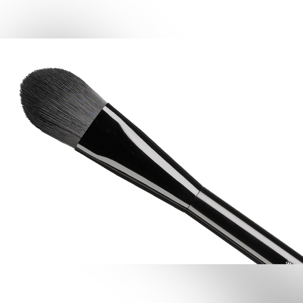 Limelight by Alcone vegan classified makeup brush collection #04